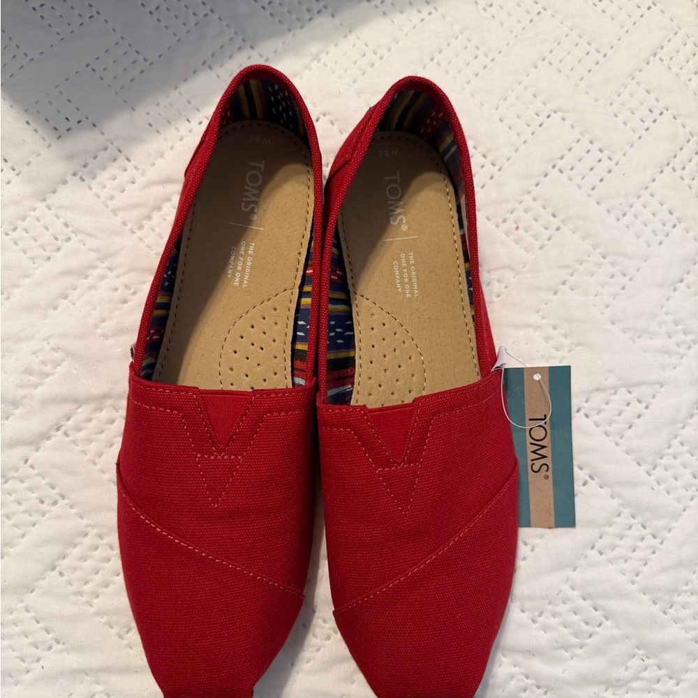 TOMS Women's Vibrant Red Canvas Flats